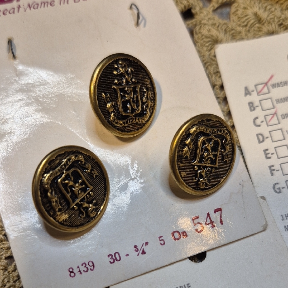 Assorted Vintage Button Collection - Picture 3 of 12